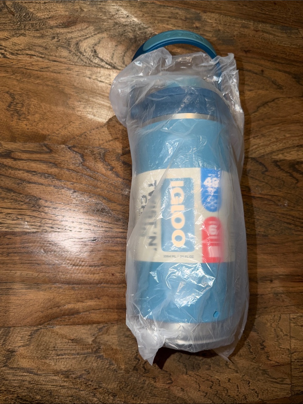 Igloo Light Blue Insulated Water Jug with Handle 36oz NWT